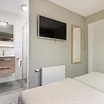 Holiday home Oude Nieuwelandseweg 33a Ijsvogel Met Jacuzzi - Not For Companies Ouddorp